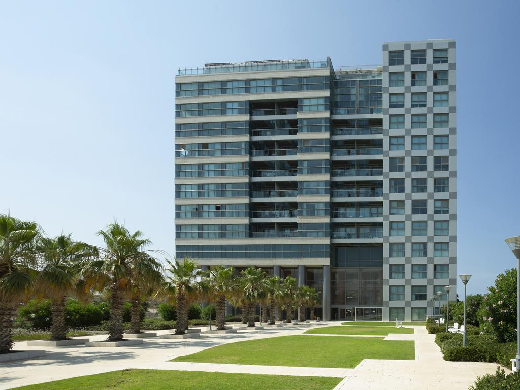 Aparthotel Okeanos On The Beach Herzliya Exterior photo